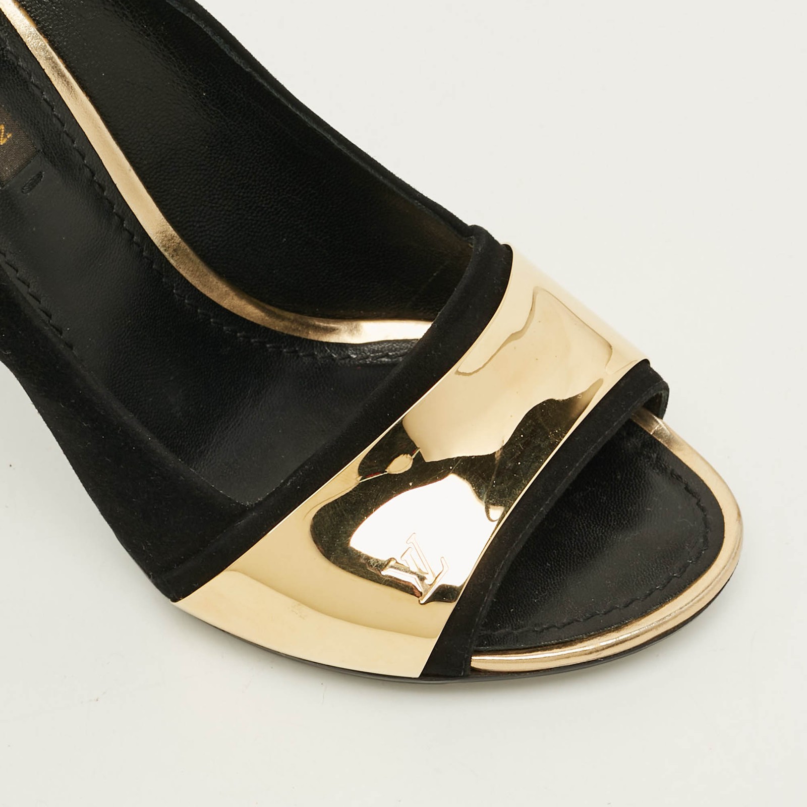 Louis Vuitton Size 38 BlackGold Suede Gold Plate Peep Toe Pumps thumbnail 7