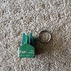 Vintage 7 Up Soda Advertising Keychain Green Bottle Crate Design — photo 3