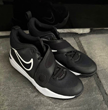 Nike Men s Black/White Athletic Basketball Sn...
