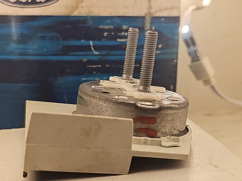 ВИНТАЖНЫЙ НОВЫЙ ИЗ СТАРЫХ ЗАПАСОВ OEM 1979-1981 FORD MUSTANG УКАЗАТЕЛЬ ТОПЛИВА D5DF-9306 - Изображение 4 из 4