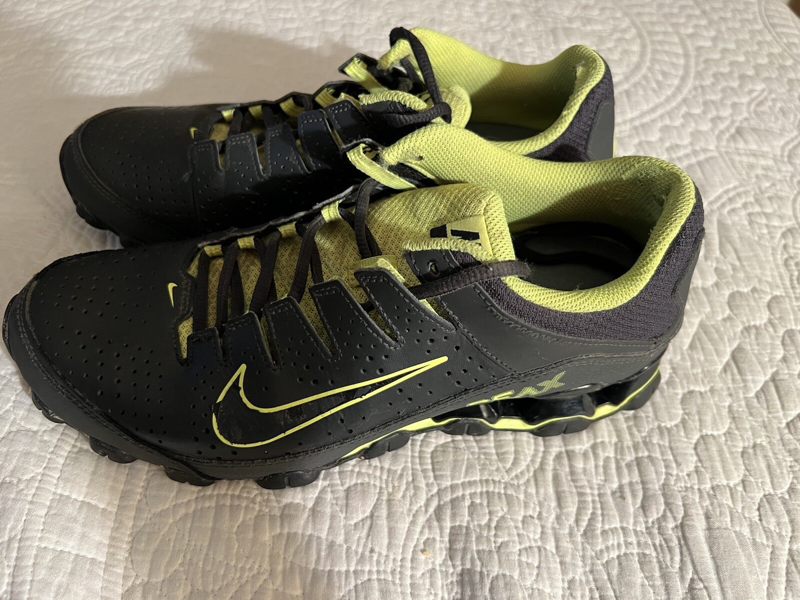 nike reax 8 tr black volt