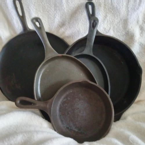 Cast Iron cookware Wagner Ware Vintage 5 pieces Included Not Matching Set Used