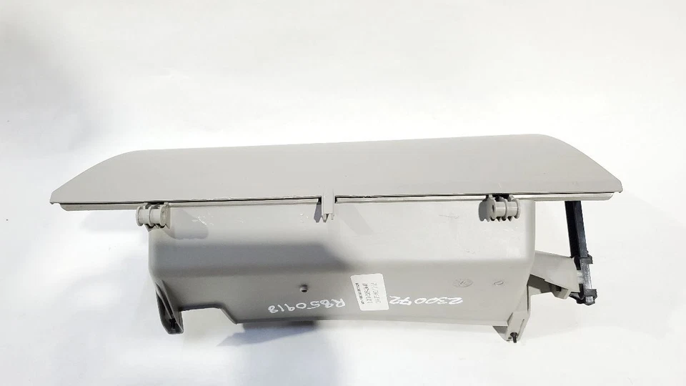 Conjunto de guantera gris 561-857-101 OEM 2013 Volkswagen Passat Foto 4 de 4