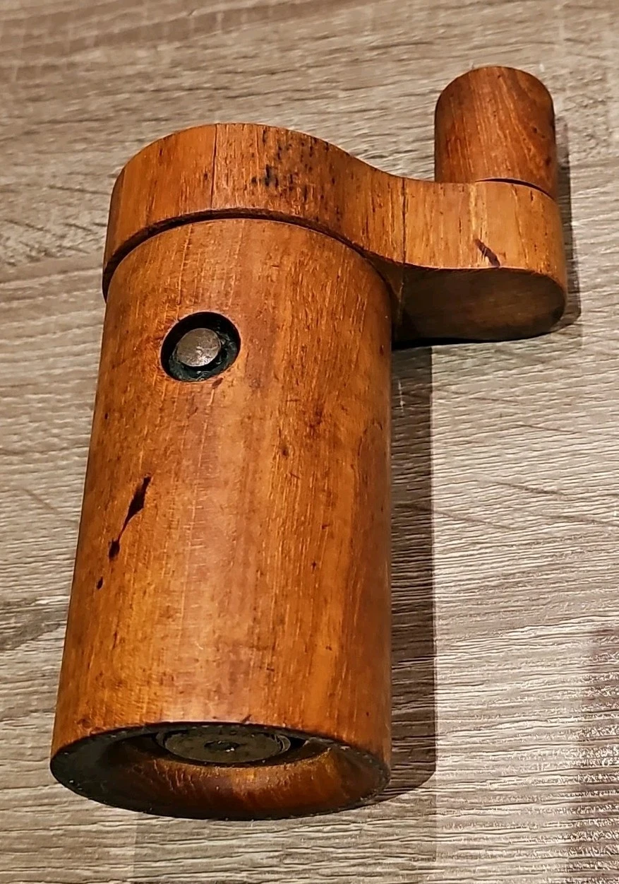 Peugeot Freres Lion Pepper Mill Grinder Crank Blonde Wood Vintage free shipping