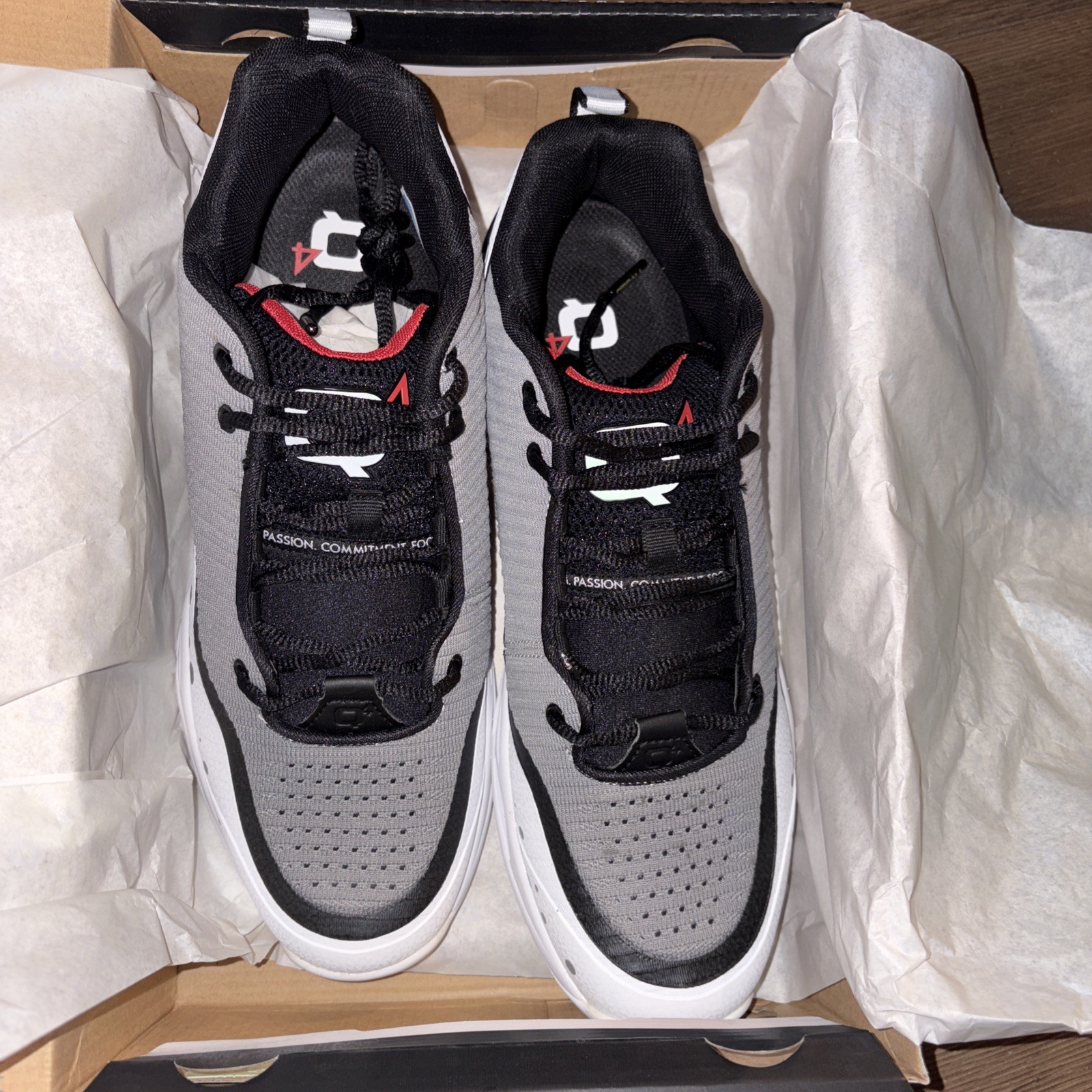 SAOLA Scarpe da basket Q4 "Bright White" e rosse uomo taglia 11 5 nuove