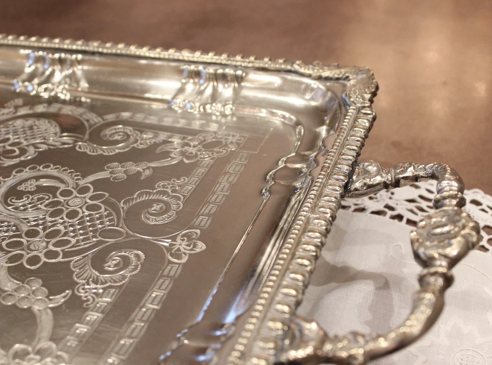 Bandeja para servir marroquí plateada de colección - hecha a mano años 70 - grabado ornamentado Foto 4 de 4