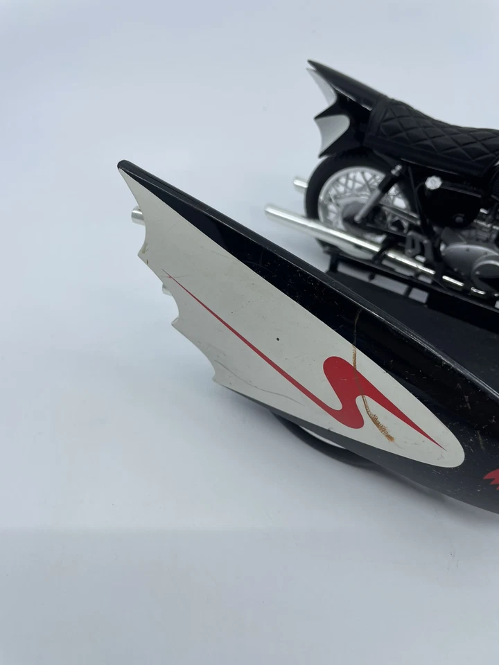 2009 Hot Wheels Batman 1966 TV Series Batcycle and Sidecar - Image 4 of 4