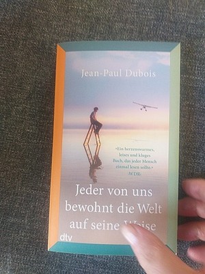 Roman Taschenbuch Jeder Von Uns Bewohnt die Welt Auf Seine Weise Dtv Neuwertig