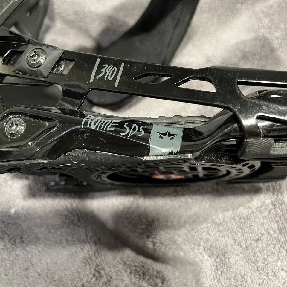 Fijaciones de snowboard Rome SDS 390 talla Lg/XL negras y grises-usadas con 1 Miss Bind Foto 2 de 4