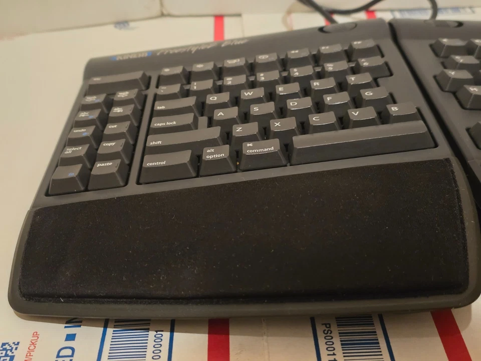 Teclado MAC Bluetooth Azul Kinesis Freestyle2 con Elevador y Reposamanos Probado Limpio Foto 4 de 4