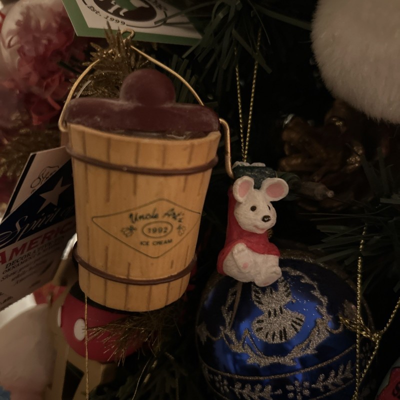 Vintage 1992 Hallmark Ornament 'Uncle Art's Ice Cream' Mouse Old Fashion Churn