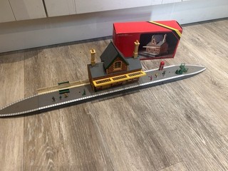 Hornby Booking Hall Building 00 Guage With Platform Extras