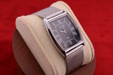 Vintage Men Seiko quartz Barrel-Tank Black Dial ,Silver Mesh band Watch