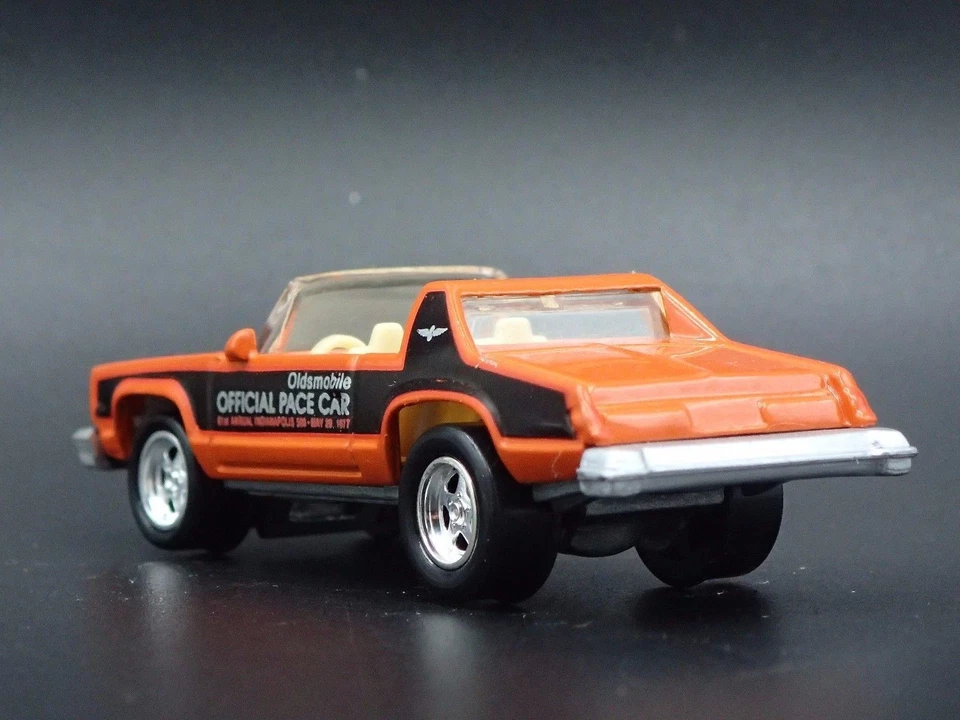 Modello Auto Diecast 1:64 1977 77 Olds Oldsmobile Delta 88 Indianapolis Pace Car - Immagine 3 di 4