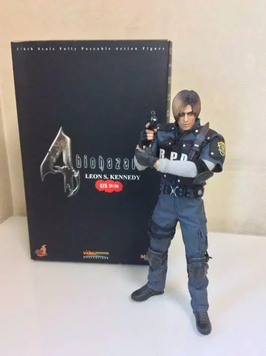 Hot Toys Resident Evil 4 Leon S. Kennedy R.P.D. Ver. 1/6 Biohazard Action  Figure