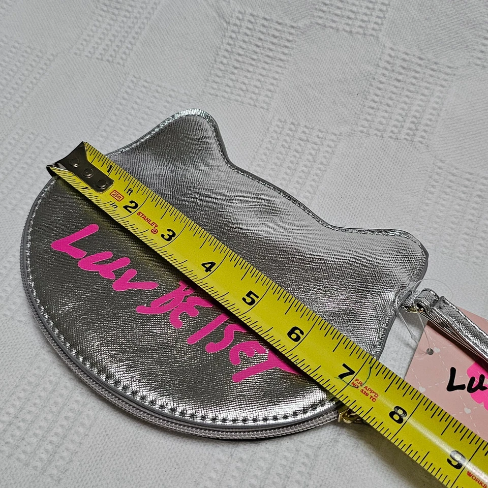 Luv Betsey Johnson Monedero Muñequera Plata Gato Brillo Cierre Cremallera Ovalado 5"x7" Foto 4 de 4