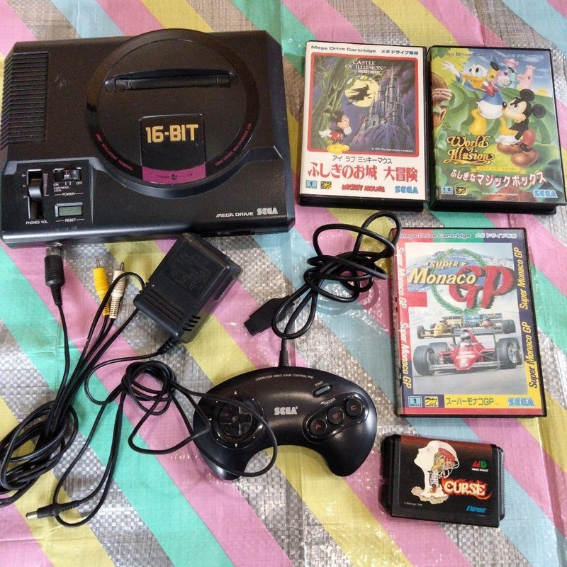 Mega Drive console with software  set tested and confirmed working