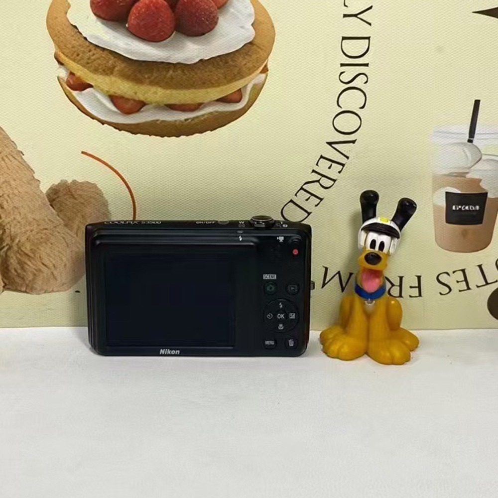 Nikon COOLPIX S3500 CCD Retro Digital Camera 20.2 MP 7x Zoom,2.7