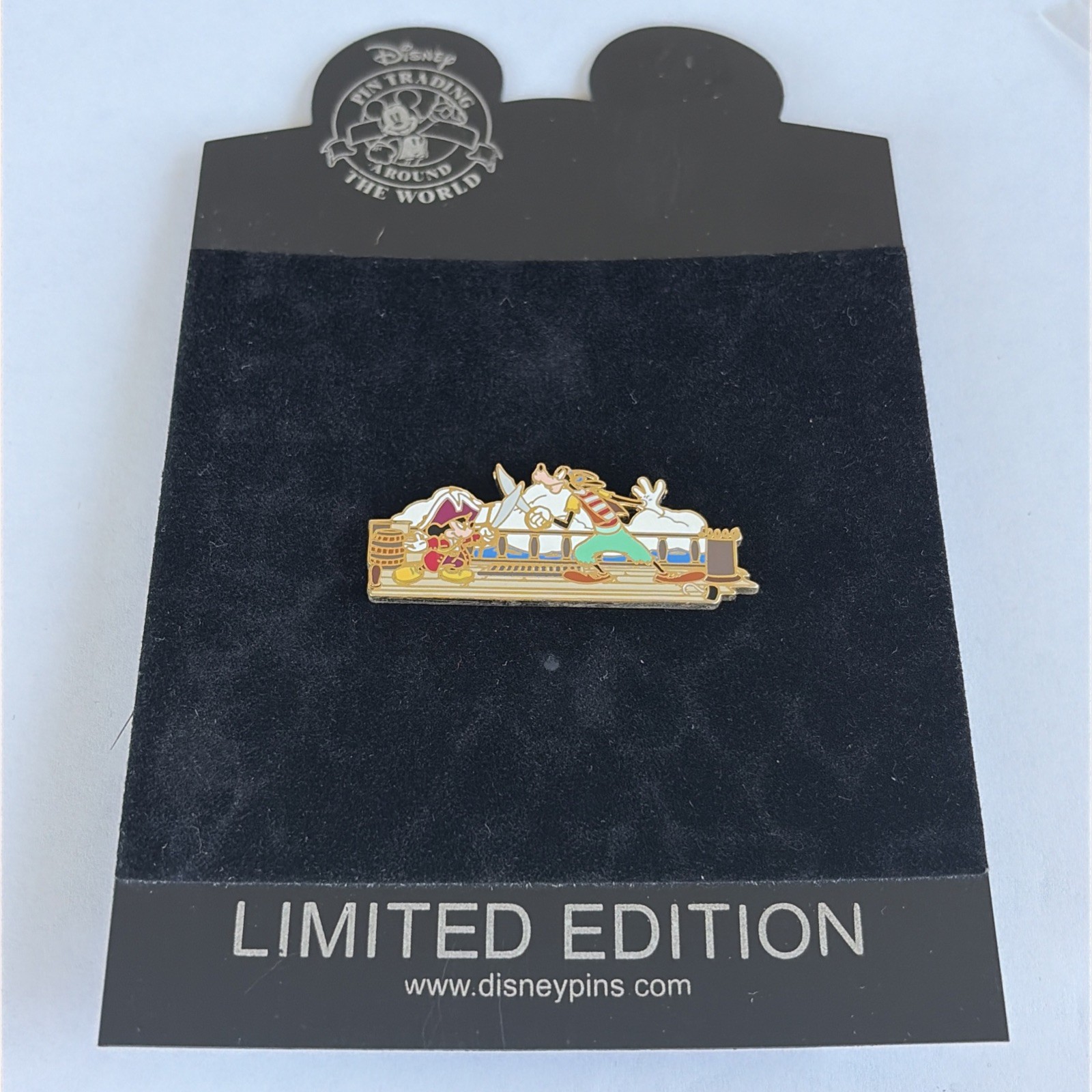 Disney Pin Trading Pin Pirates Of Caribbean LE250 LE 250 New On Card MINT v58