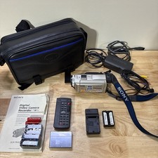 Sony Handycam DCR-TRV10 NTSC Mini DV Camcorder Video Camera TESTED WORKING