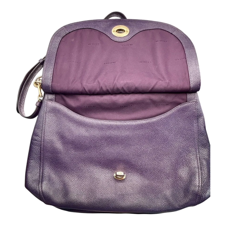 Bolso Hobo Coach Turnlock Ciruela Púrpura Guijarro Cuero Dorado Herrajes Estilo 24771 Foto 4 de 4