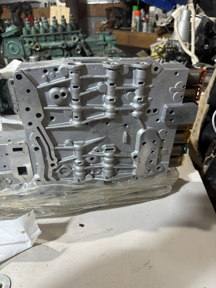 2010-2012 LAND RANGE ROVER SPORT LR4 5.0L AUTOMATIC TRANSMISSION VALVE BODY OEM - Image 2 of 4