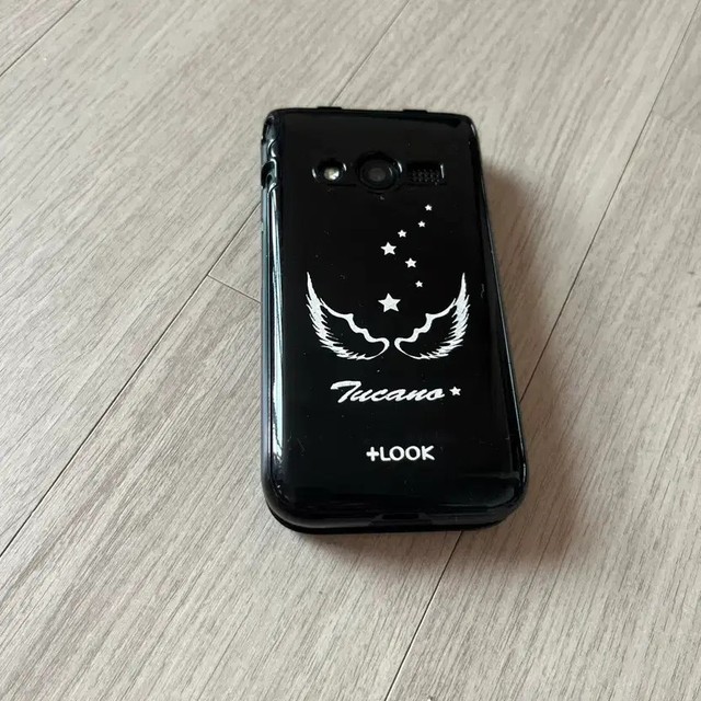 Smart Folder Phone - Vintage Slim Smartphone with Supreme Design