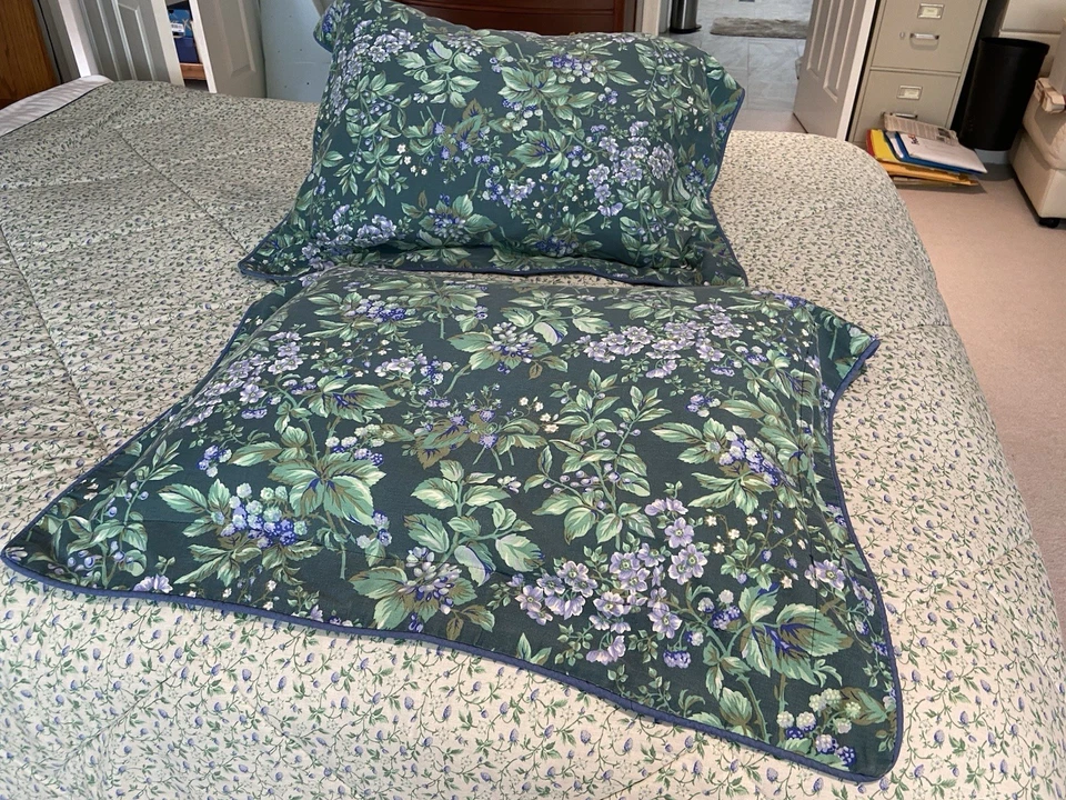 Juego de cama Laura Ashley Bramble Blue Berry de colección 2 fundas de almohada estándar 30x26" Foto 4 de 4