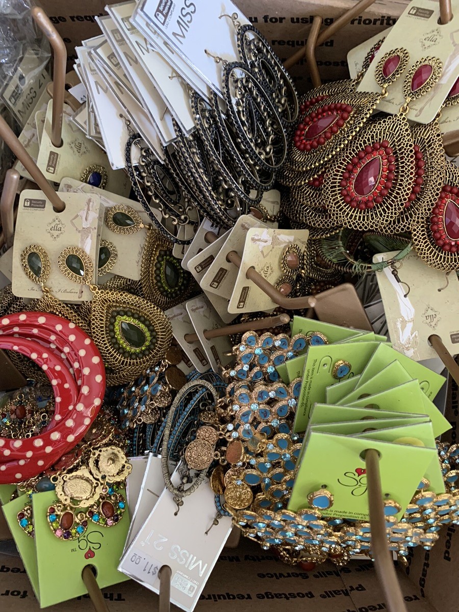 Lot De Bijoux Vintage En Laiton Et Cuir - à Porter, Détourner Ou Restaurer - Référence Lbb0283b