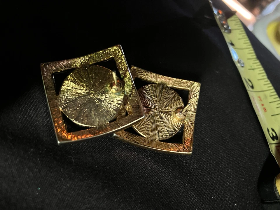 Pendientes Avon Post Cuadrados Tono Dorado Púrpura Piedra Simulada Años 80 De Colección Foto 3 de 3