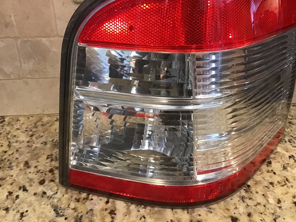 2008 2009 Ford Taurus X Tail Light Right (passenger Side) WITH BULBS, OEM - Image 3 of 4