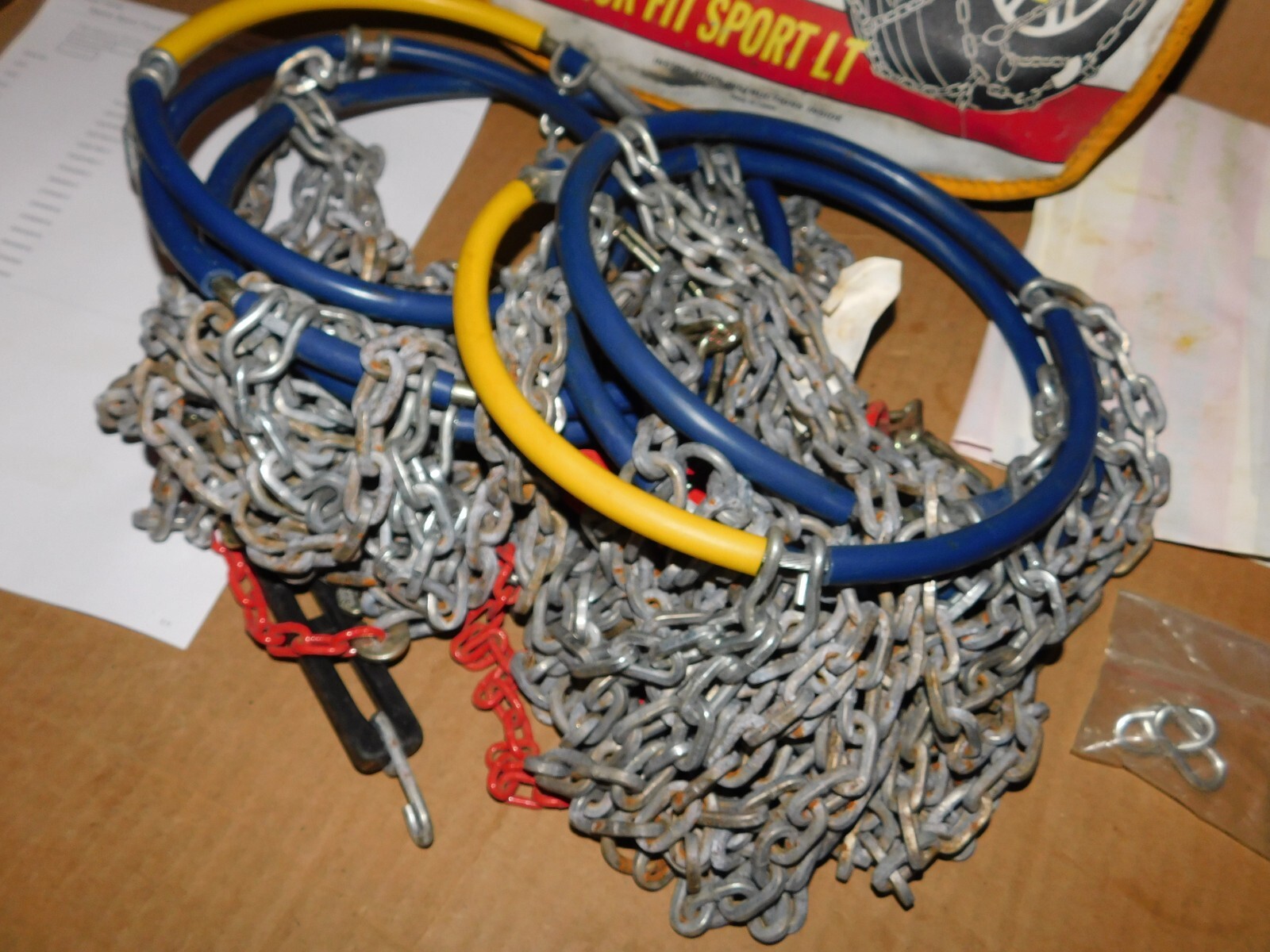 2323 Les Schwab Quick Fit Sport Light Truck/SUV Tire Snow Chains 2323s