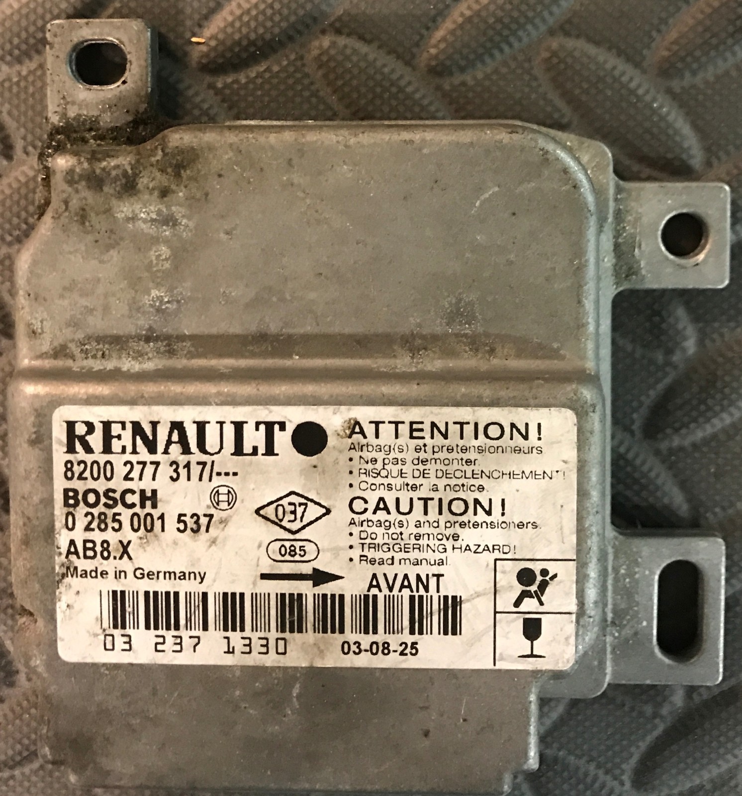 Calculateur AIRBAG RENAULT CLIO 2 AB8.X 8200277317 0285001537