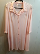 Vintage Vanity Fair Women's M/L Pink Embroidered 3/4 Sleeve Button up Robe