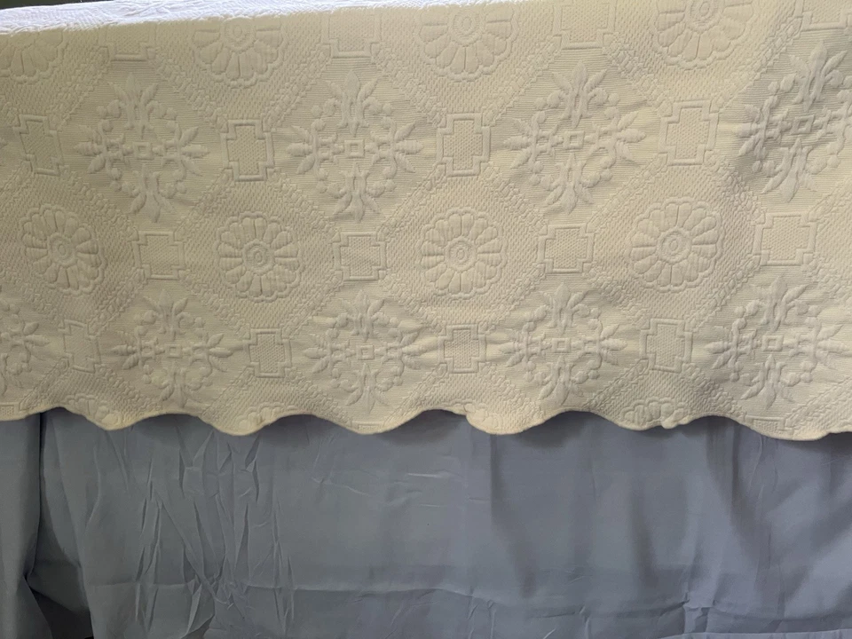 Colcha Matelasse doble, con dobladillo festoneado, algodón Foto 4 de 4