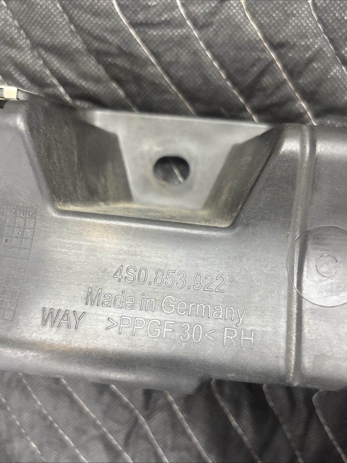 Audi R8 2021 Right Side bracket P/N 4S0853922