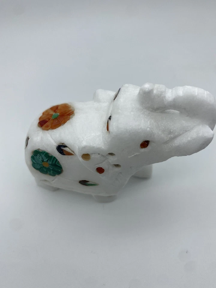 "Estatuilla de decoración del hogar multicolor elefante blanco tallado con piedra de jabón" Foto 2 de 4