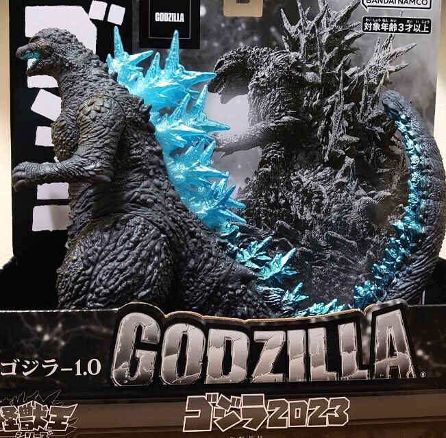 GODZILLA &きんに君フィギュア Amazon.co.jp: ゴジラ対キングコング 可動モデル アクション