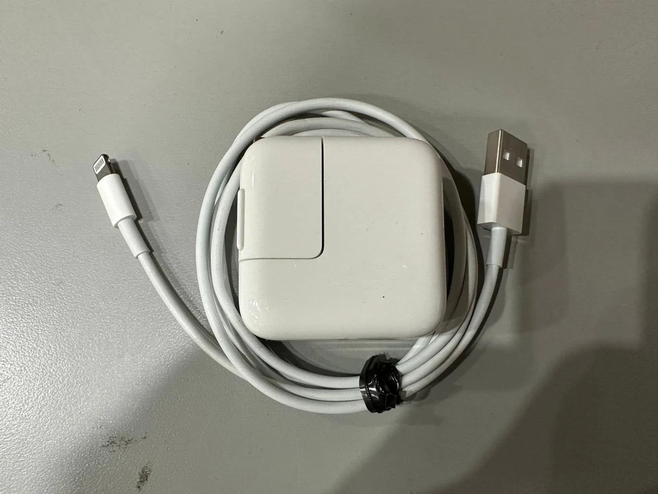 Apple 10w USB Wall Charger Adapter  for ALL iPhones w/ lightning cable - Image 3 of 4