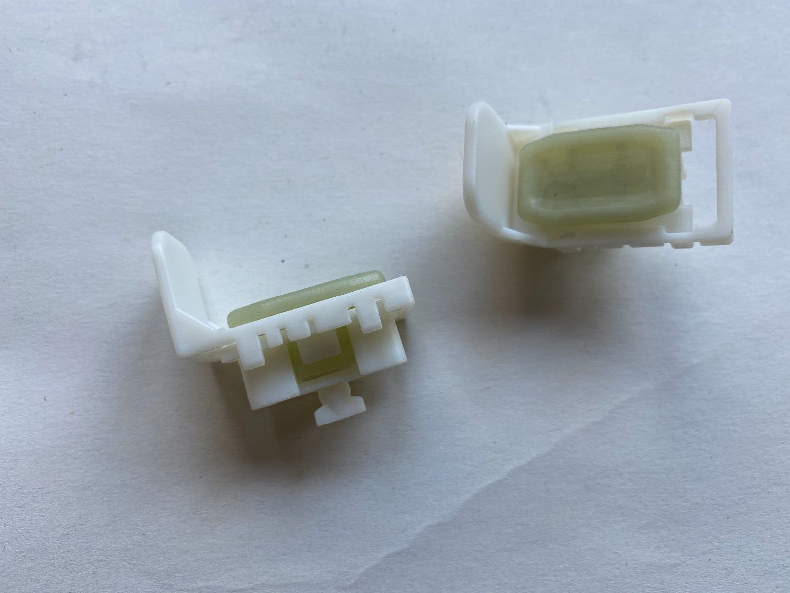 Genuine Ford MONDEO Focus Rear Door Lock Cylinder Retainer 00-01  