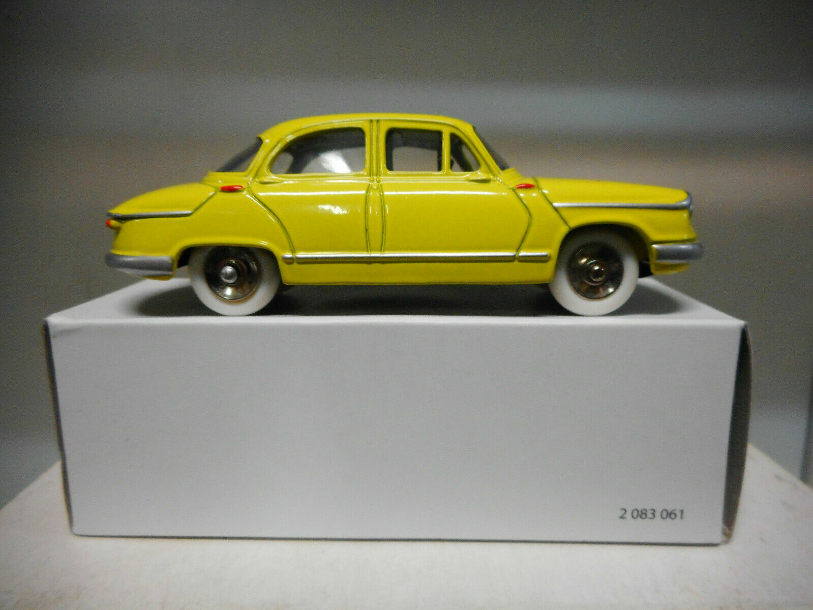 Panhard PL17 Dinky Toys nostalgie des voitures miniatures vintage