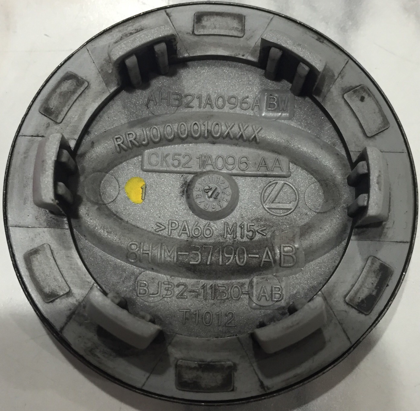 Land Rover RRJ000010XXX Factory OEM Wheel Center Rim Cap Cover Lug Dust Lot FQ