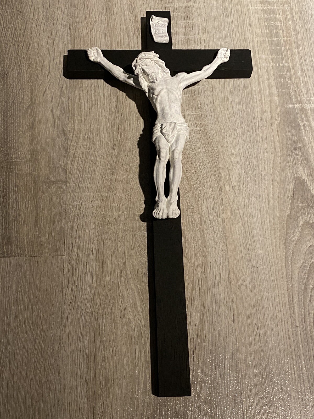 Sehr Schönes Kreuz Jesus Kruzifix in stimmigen schwarz Weiss 50cm Holzkreuz.