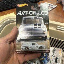 Hot Wheels Custom '69 Volkswagen Squareback Air-Cooled Series 1:64 Silver 2016