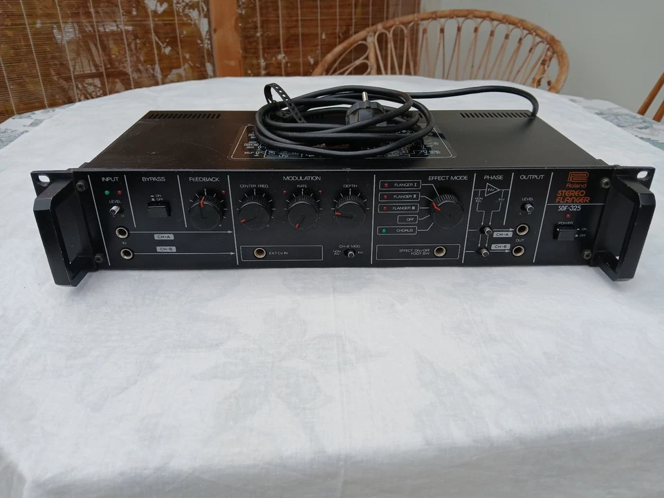 ROLAND  SBF-325 stereo flanger vintage