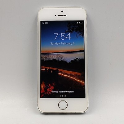 Apple iPhone 5S A1533 Turns On Untested Carrier Locked Possible