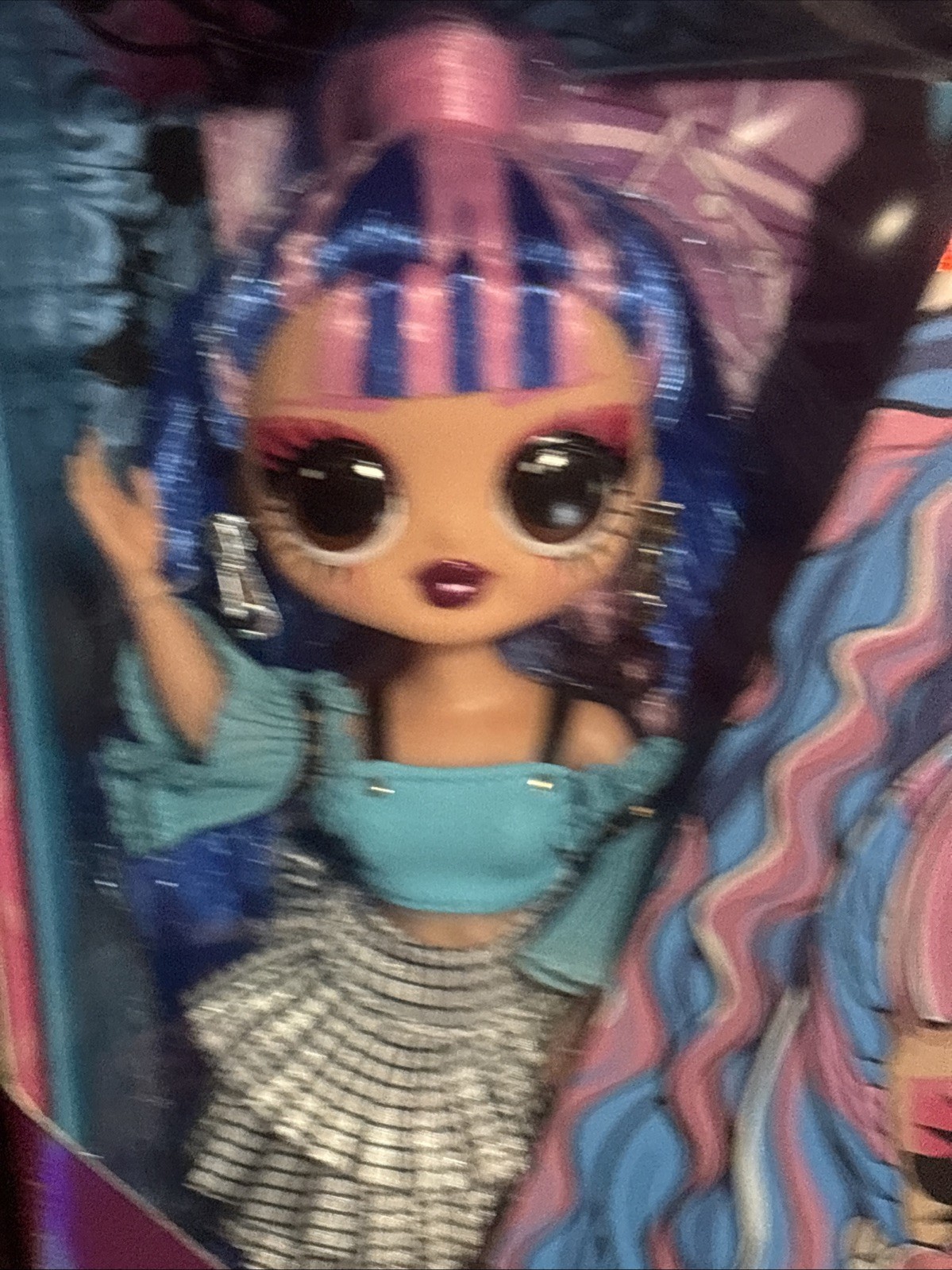 Детская кукла L.O.L. Surprise OMG Queens Prism Fashion Doll 20 Surprises — фото 2