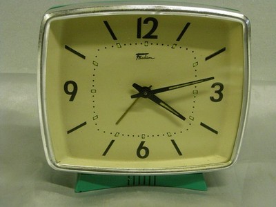   ALTER WECKER FASHION PENDULE MECHANISCHES UHRWERK BAKELIT CLOCK VINTAGE
