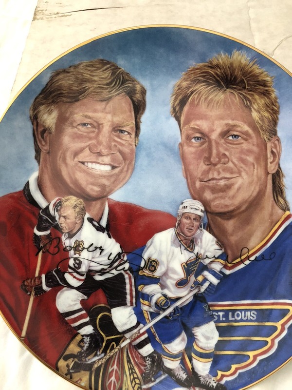 BOBBY & BRETT HULL "Hockey's Golden Boys" 8 1/2" Gartlan Signed Plate, 1991