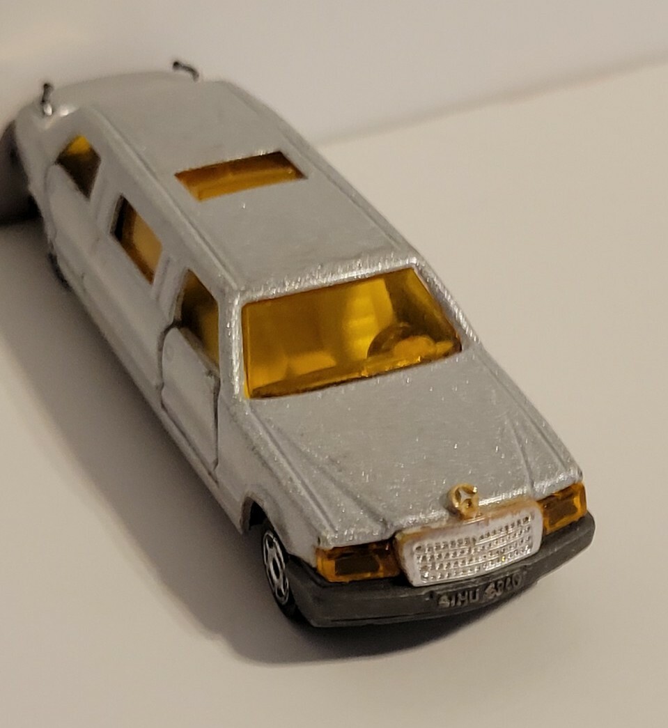 MERCEDES LIMOUSINE GRISE métallisée 1/58 Majorette n°326 EUR 6,00